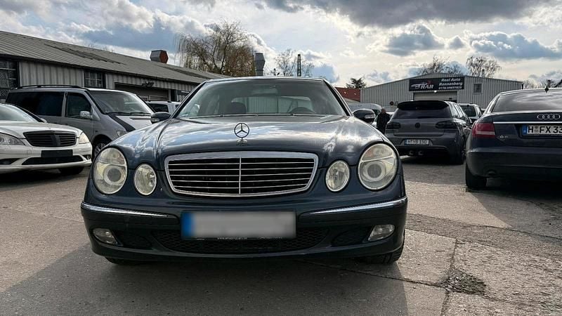 Gebraucht Mercedes E220 150 PS (110 kW) 2002 Schwarz Kombi