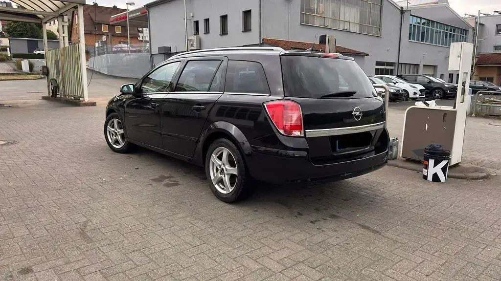Gebraucht Opel Astra Sport 105 PS (77 kW) 2006 Schwarz Limousine