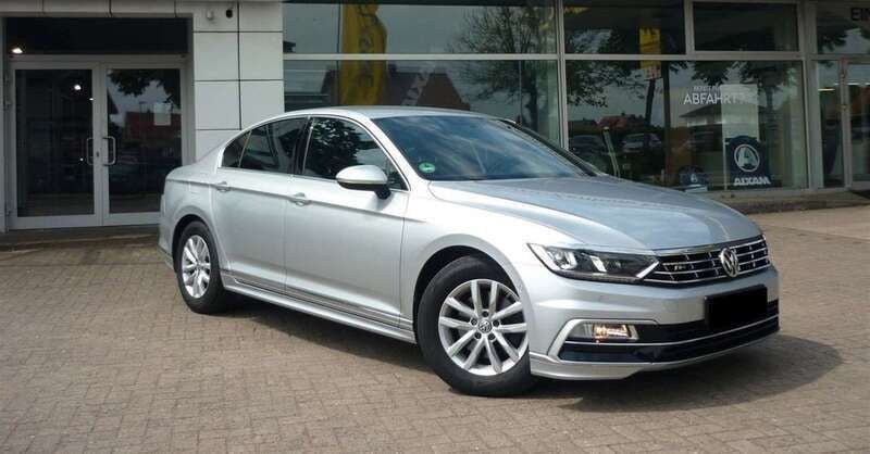 Silber Gebraucht 2018 VW Passat Comfortline Limousine | 13.100 € (Superpreis) - Bild 1/4