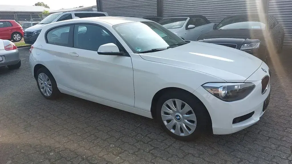 Usata BMW 114 102 CV (75 kW) 2014 Bianco Utilitaria