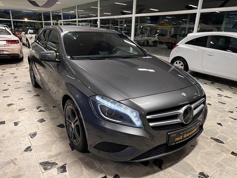 Gebraucht Mercedes A180 122 PS (89 kW) 2012 Grau Limousine