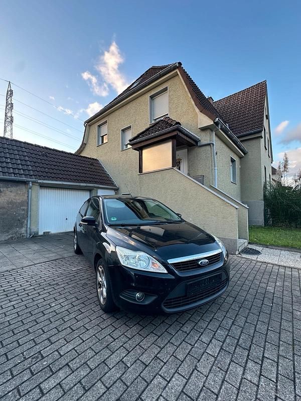 Schwarz Gebraucht 2010 Ford Focus Limousine | 1.499 € (Superpreis) - Bild 1/4