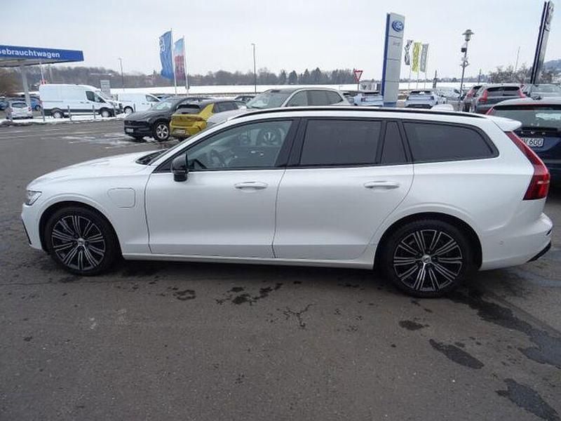Gebraucht Volvo V60 Plus 253 PS (186 kW) 2024 Crystal white pearl / metallic Kombi