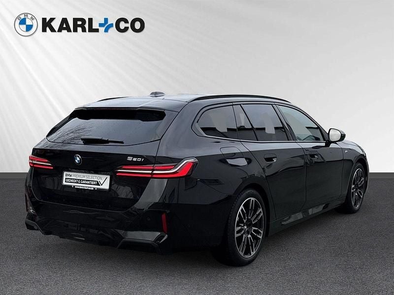 Gebraucht BMW 520 M Sport 208 PS (152 kW) 2025 Schwarz Kombi