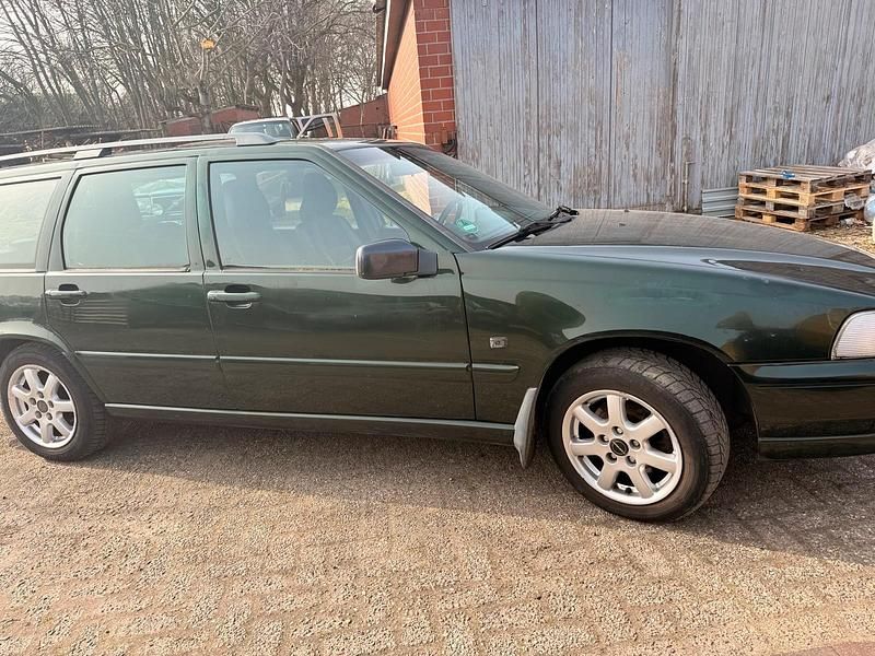 Gebraucht Volvo V70 144 PS (105 kW) 1998 Grün Kombi