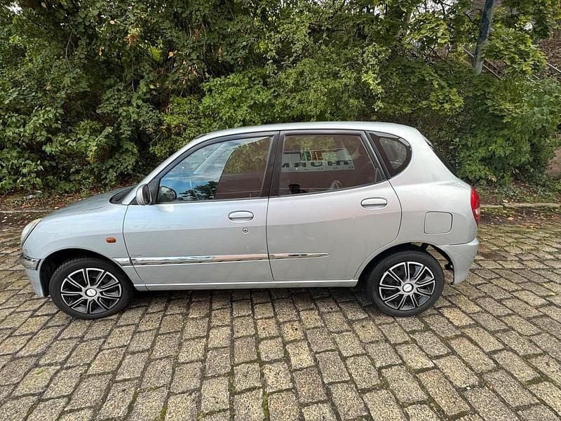 Grau Gebraucht 2002 Daihatsu Sirion Kleinwagen | 1.500 € (Fairer Preis) - Bild 1/4