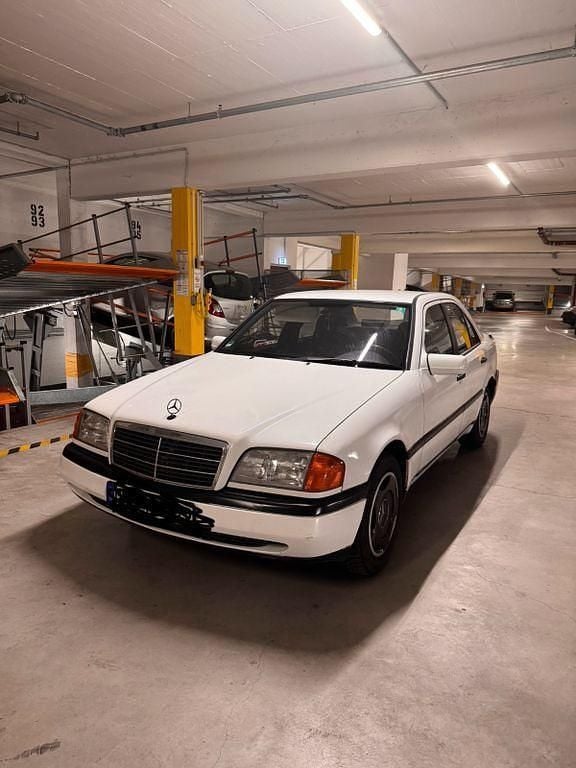 Weiß Gebraucht 1995 Mercedes C280 Classic Limousine | 7.000 € - Bild 1/4