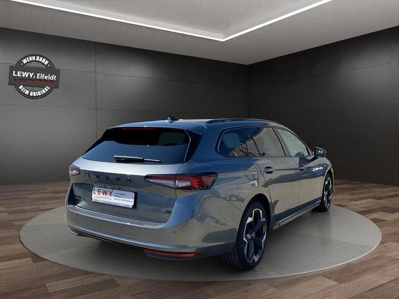 Neu Skoda Superb SportLine 204 PS (150 kW) 2025 Grau Kombi