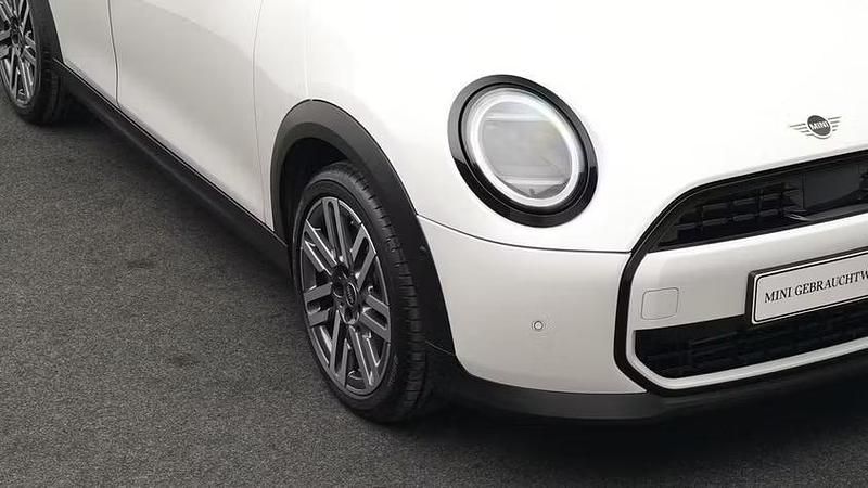 Second-hand Mini Cooper Classic 114 kW (156 CP) 2025 Alb Hatchback