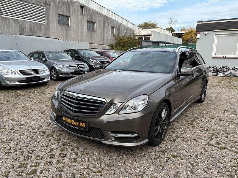 Grau Gebraucht 2012 Mercedes E250 AMG line Kombi | 14.400 € (Fairer Preis) - Bild 1/4