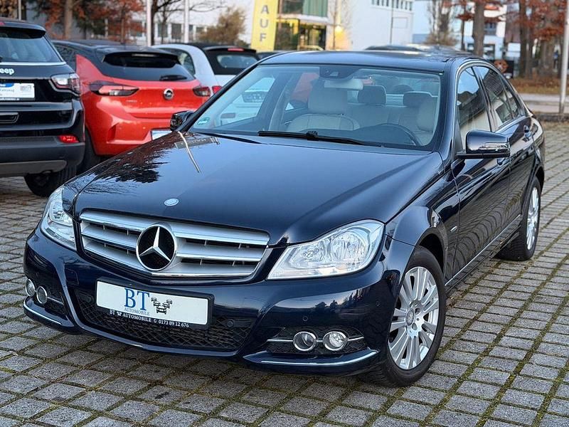 Blau Gebraucht 2011 Mercedes C200 Limousine | 8.900 € (Fairer Preis) - Bild 1/4