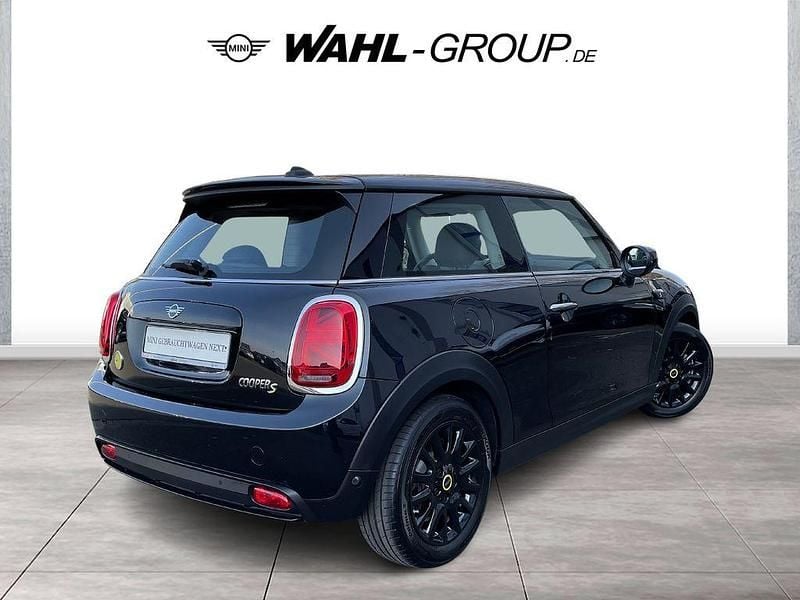 Gebraucht Mini Cooper SE Hatch 135 kW (184 PS) 2023 Schwarz Kleinwagen