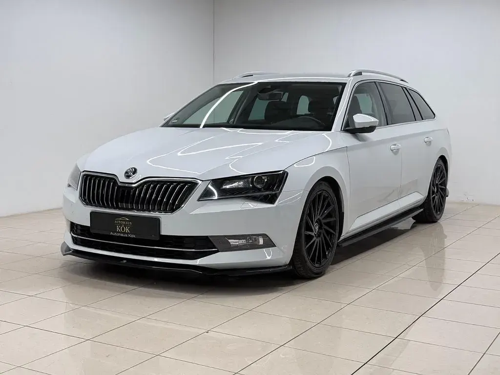 Gebraucht Skoda Superb Style 190 PS (139 kW) 2016 Weiß Kombi