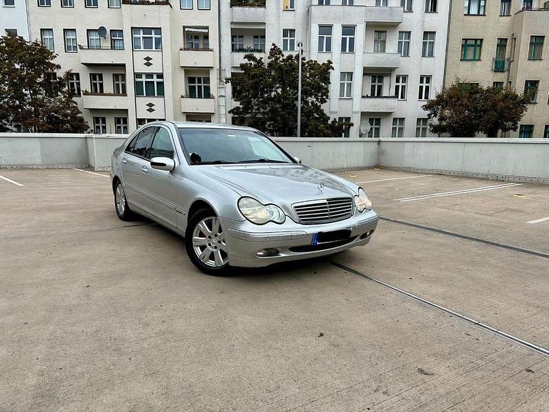 Silber Gebraucht 2001 Mercedes C220 Limousine | 2.250 € (Fairer Preis) - Bild 1/4