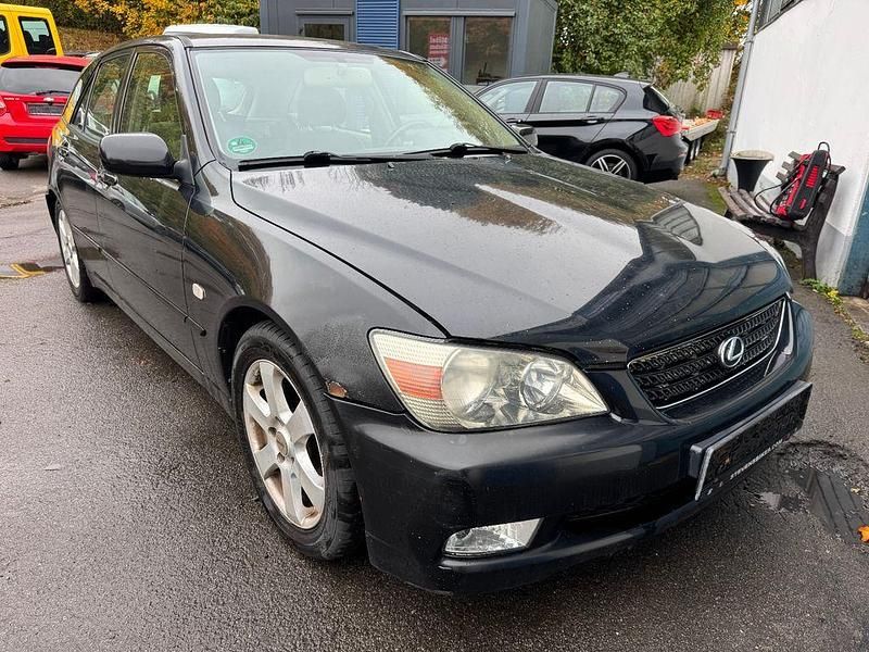 Gebraucht 2003 Lexus IS200 Sport Line Limousine | 1.450 € - Bild 1/4