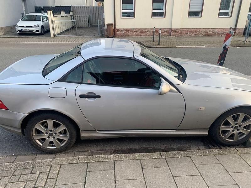 Gebraucht Mercedes SLK230 193 PS (141 kW) 1998 Silber Cabrio
