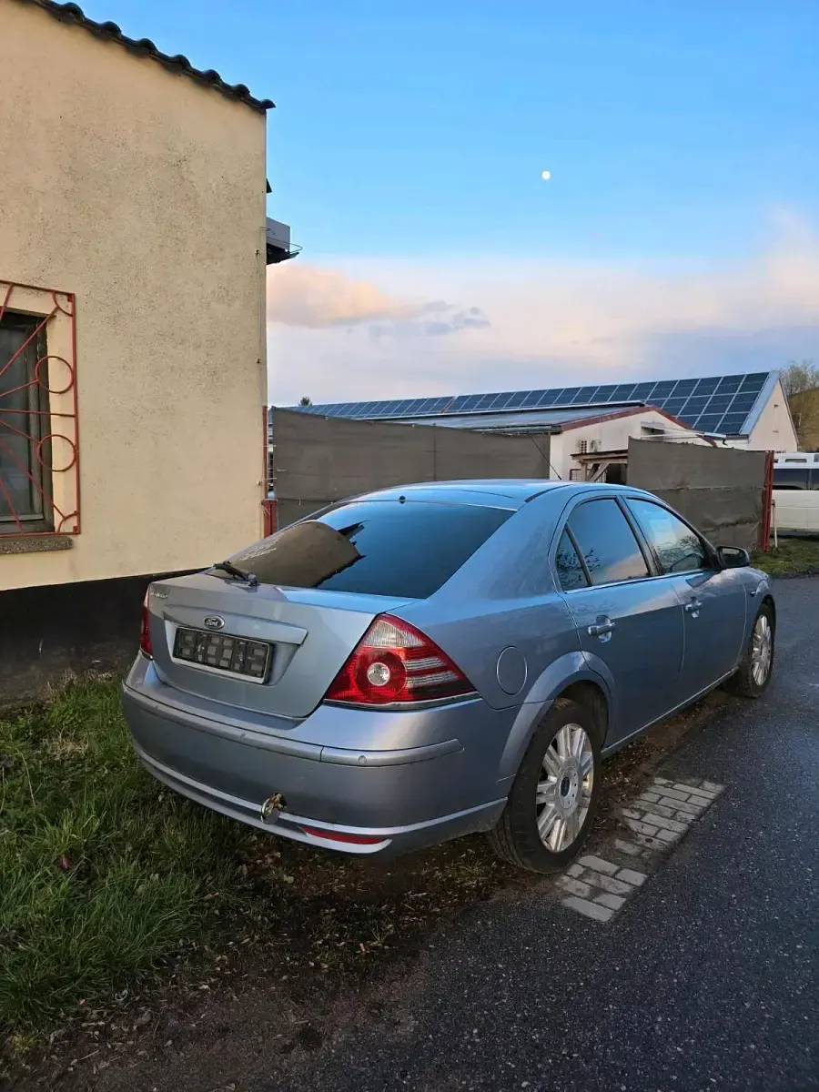 Gebraucht Ford Mondeo 145 PS (106 kW) 2006 Blau Limousine