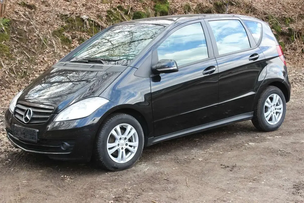 Gebraucht Mercedes A160 82 PS (60 kW) 2009 Kosmosschwarz  metalliclack Kleinwagen