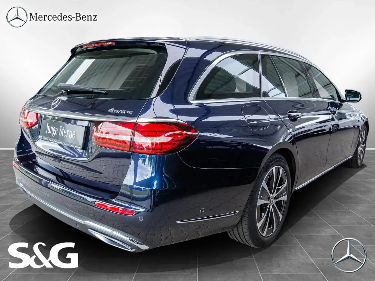 Gebraucht Mercedes E400 330 PS (242 kW) 2022 Nautikblau metallic Kombi