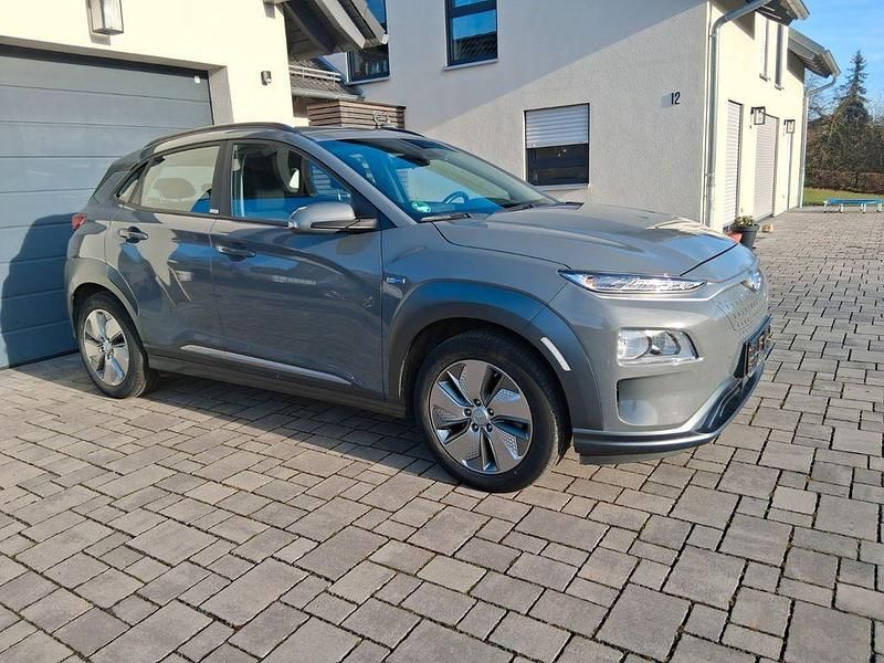 Gebraucht Hyundai Kona 100 kW (136 PS) 2021 Grau SUV