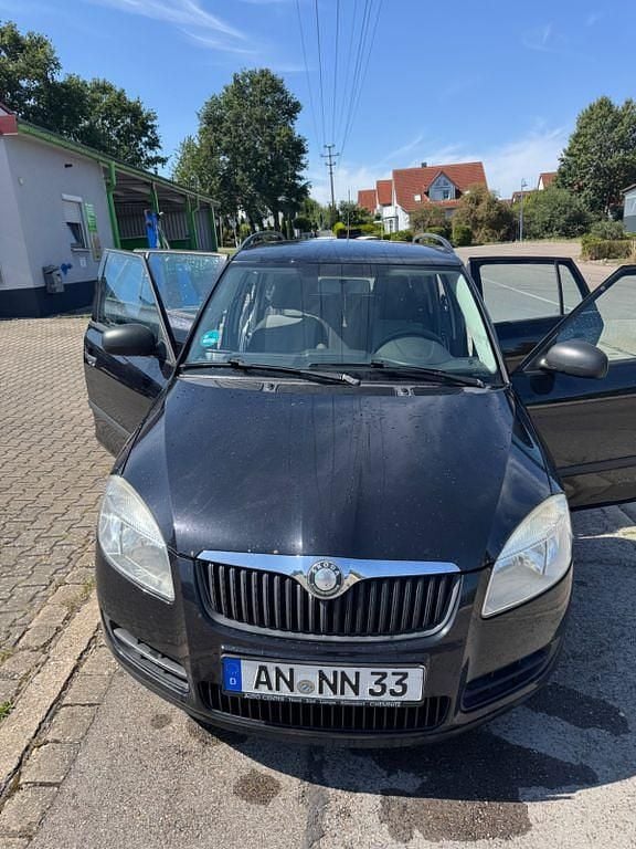 Schwarz Gebraucht 2010 Skoda Fabia Classic Kombi | 2.400 € (Fairer Preis) - Bild 1/4