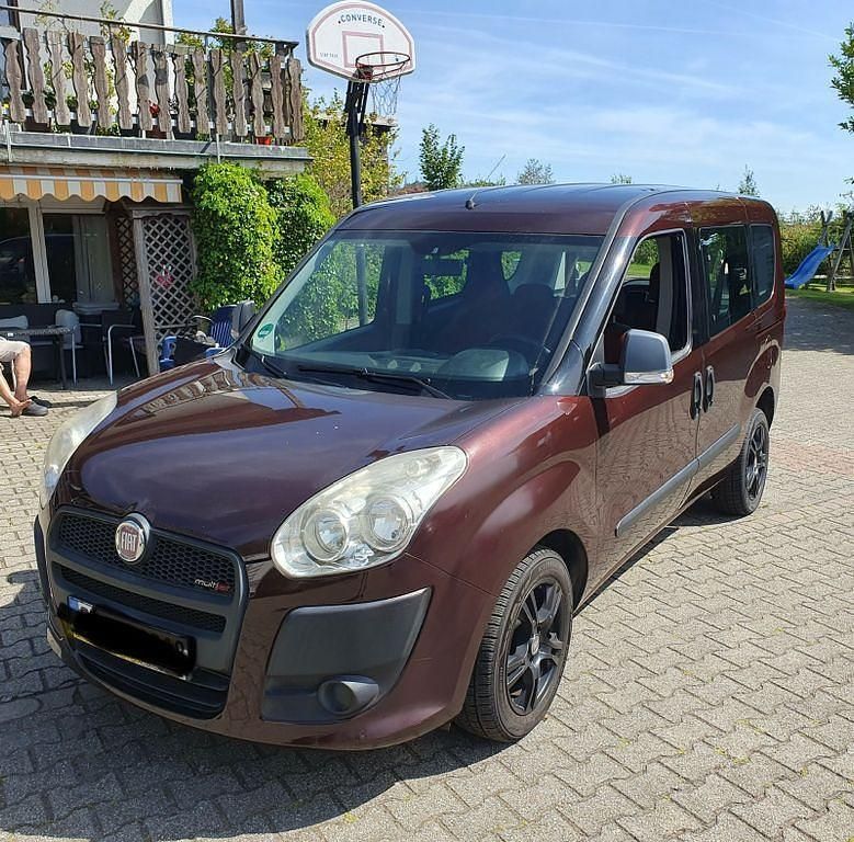 Andere farben Gebraucht 2010 Fiat Doblò Dynamic Van / Kleinbus | 4.650 € (Fairer Preis) - Bild 1/4