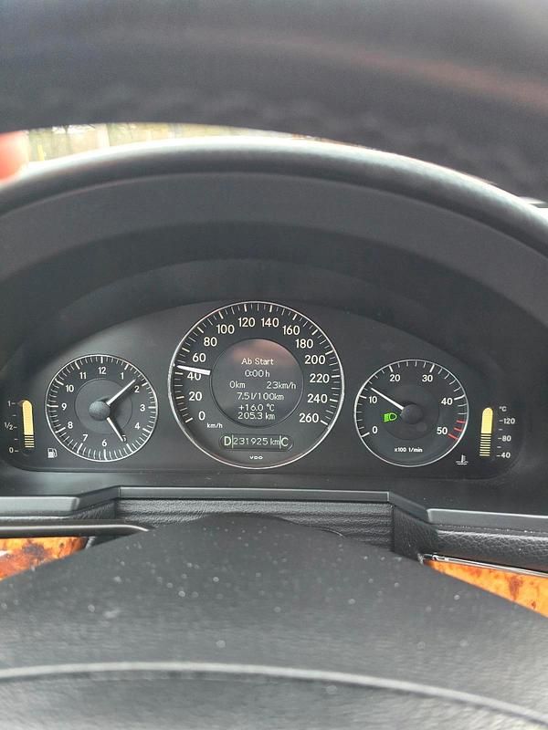 Gebraucht Mercedes E280 190 PS (139 kW) 2008 Grau Limousine