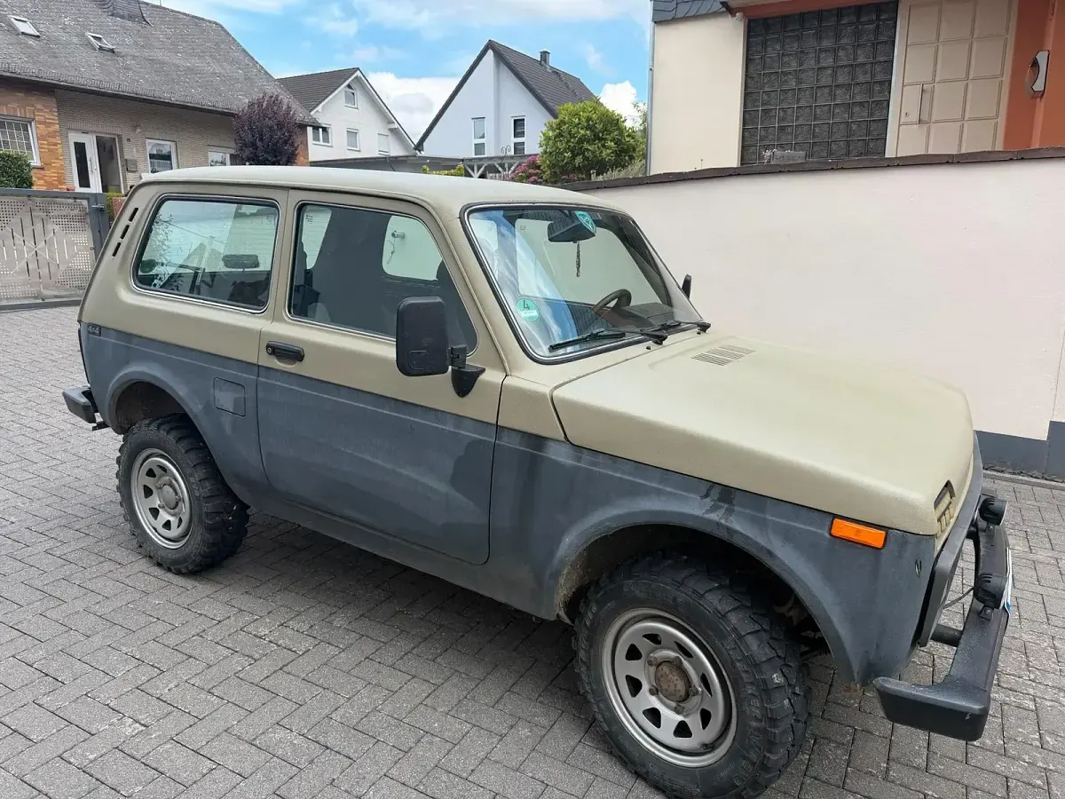 Gebraucht Lada niva 81 PS (59 kW) 2009 SUV