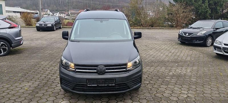 Usata VW Caddy 102 CV (75 kW) 2017 Blu Monovolume