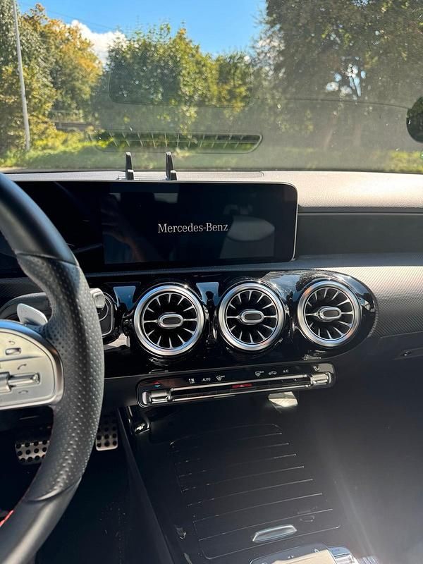 Gebraucht Mercedes A200 AMG line 163 PS (119 kW) 2018 Weiß Kleinwagen