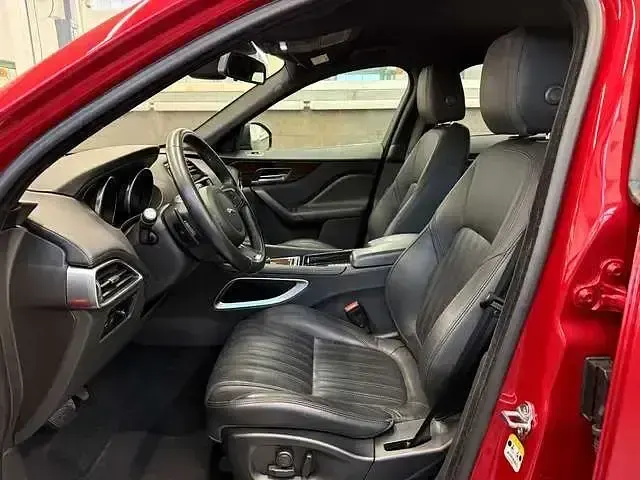 Gebraucht Jaguar F-Pace Portfolio 300 PS (220 kW) 2017 Rot SUV