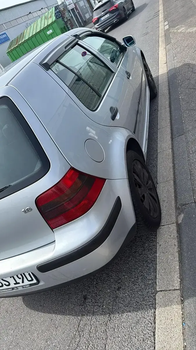 Gebraucht VW Golf IV 105 PS (77 kW) 2000 Silber Kleinwagen