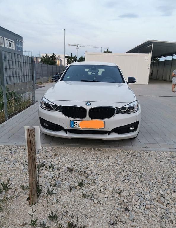 Weiß Gebraucht 2013 BMW 320 Gran Turismo Sport Line Limousine | 14.499 € (Fairer Preis) - Bild 1/4