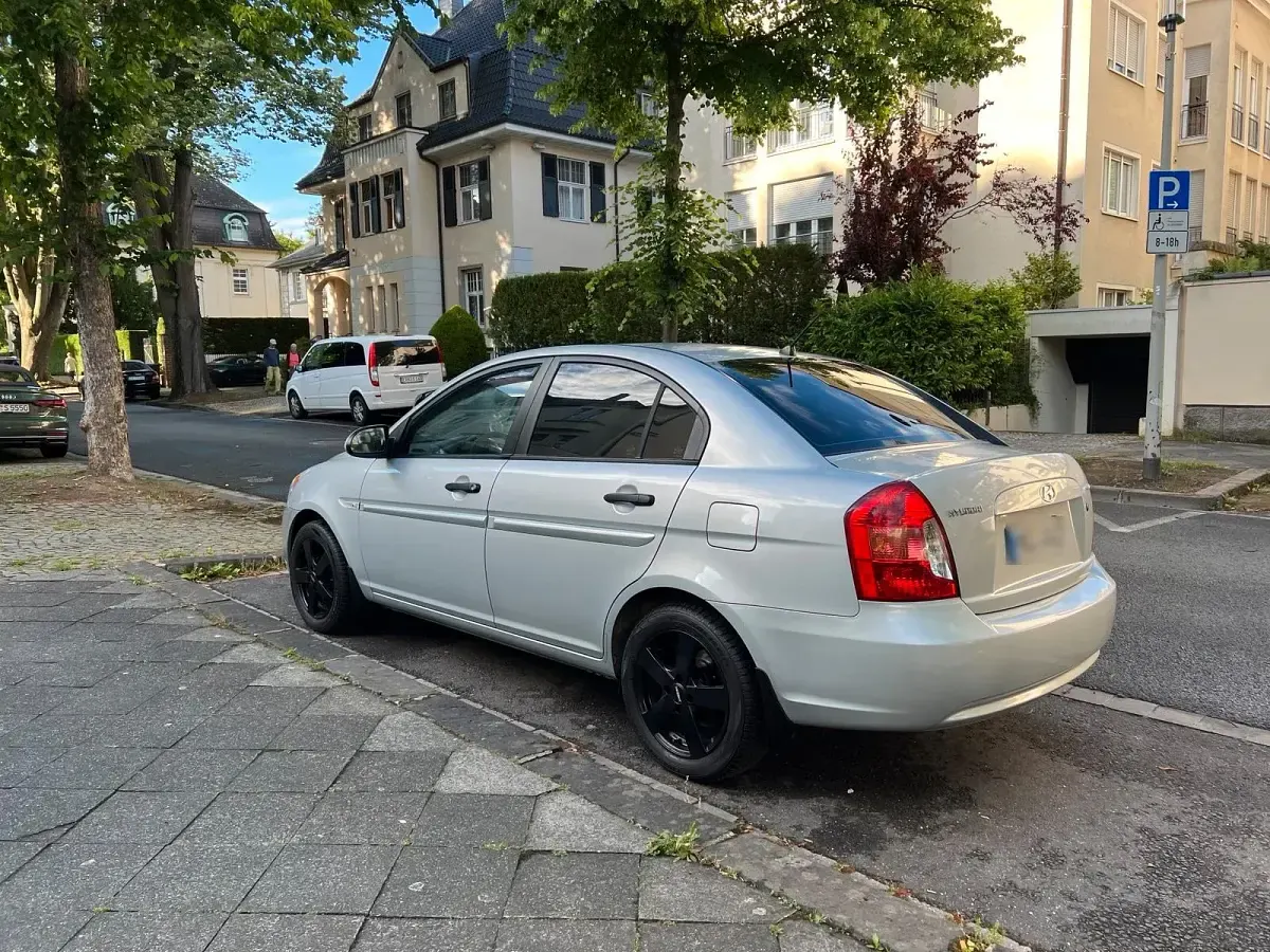Gebraucht Hyundai Accent 97 PS (71 kW) 2007 Grau Limousine