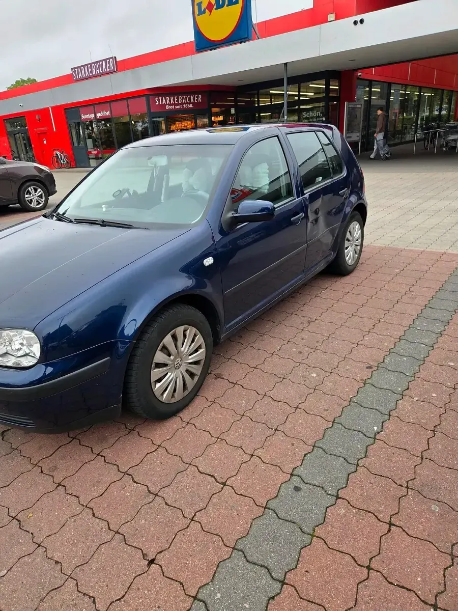Gebraucht VW Golf IV 75 PS (55 kW) 2002 Blau Kleinwagen