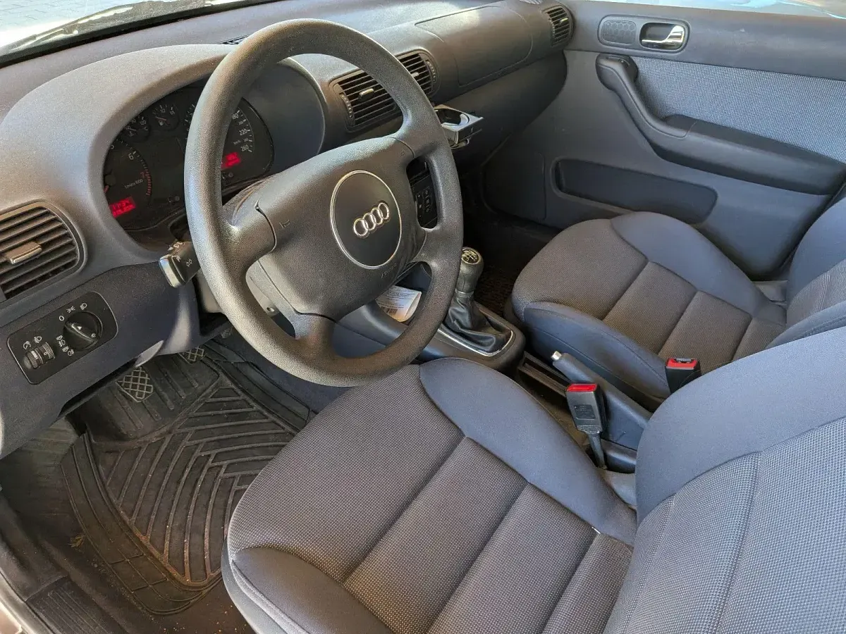 Gebraucht Audi A3 Ambiente 102 PS (75 kW) 2000 Silber Kleinwagen