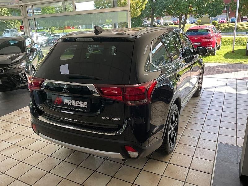 Gebraucht Mitsubishi Outlander Edition 150 PS (110 kW) 2018 Schwarz SUV