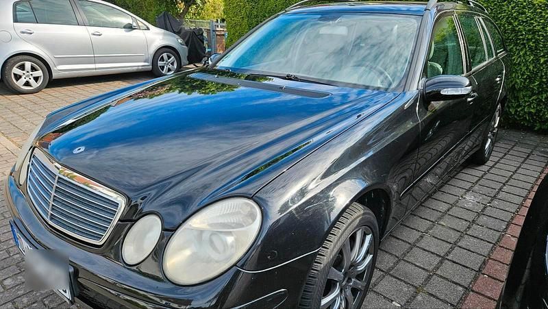 Schwarz Gebraucht 2005 Mercedes E220 Kombi | 3.500 € (Fairer Preis) - Bild 1/4