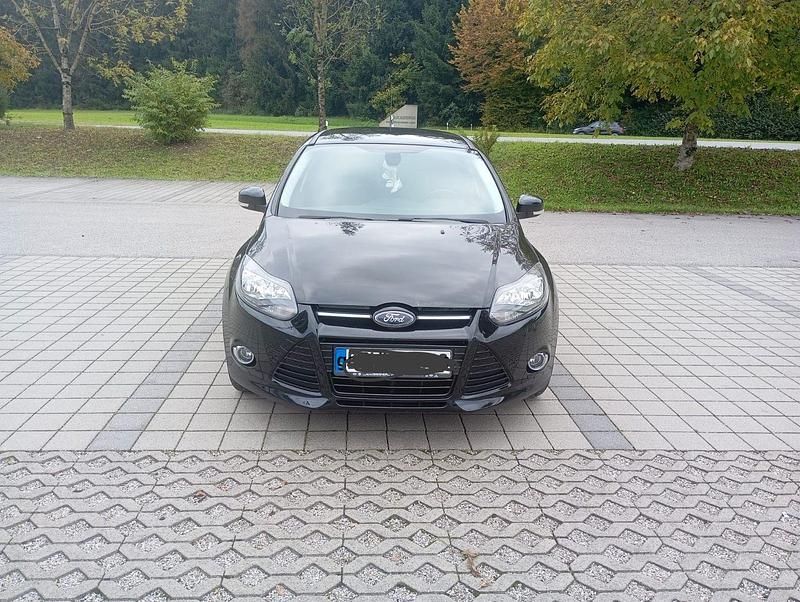 Schwarz Gebraucht 2013 Ford Focus Titanium Kombi | 3.000 € (Superpreis) - Bild 1/4