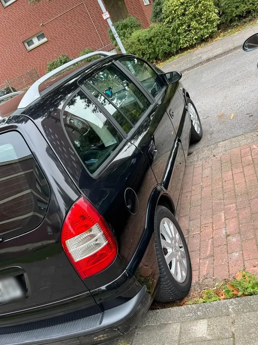 Gebraucht Opel Zafira Enjoy 101 PS (74 kW) 2005 Schwarz Van / Kleinbus