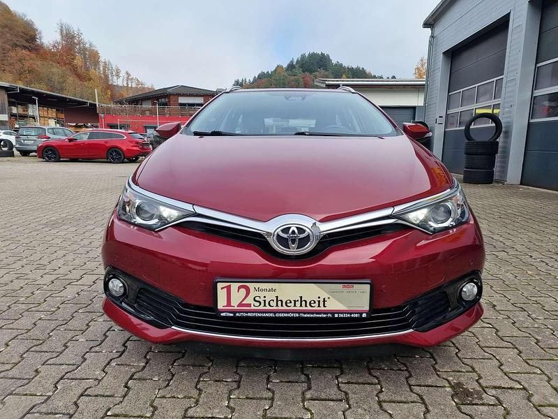 Gebraucht Toyota Auris Comfort 116 PS (85 kW) 2017 Ruby flare Kombi