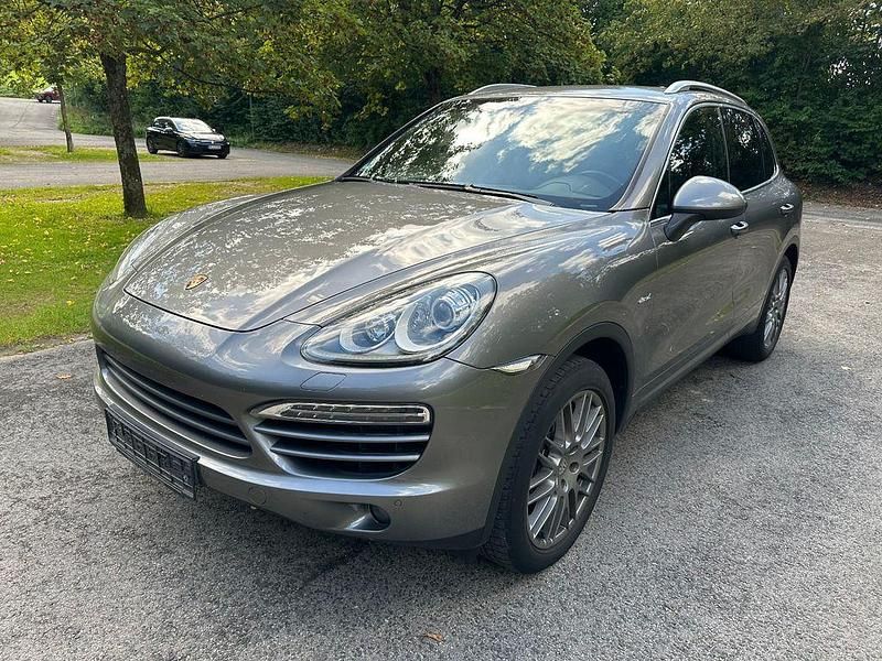 Grau Gebraucht 2011 Porsche Cayenne SUV | 21.300 € (Guter Preis) - Bild 1/4
