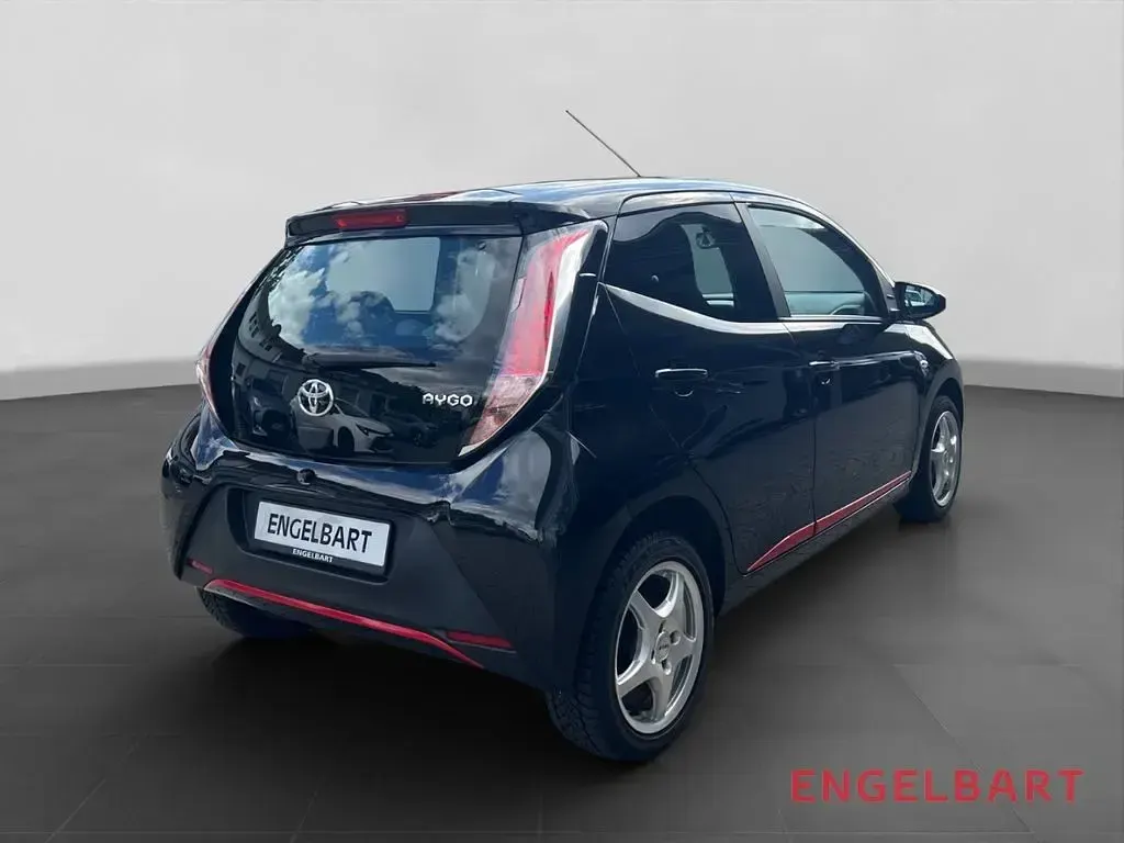 Gebraucht Toyota Aygo X-play 69 PS (50 kW) 2016 Schwarz Kleinwagen