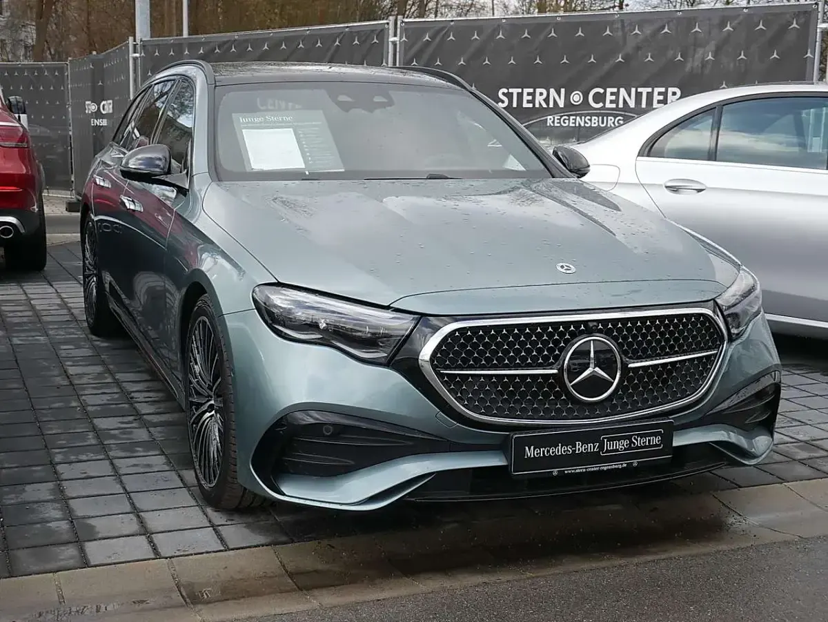 Gebraucht Mercedes E450 AMG 367 PS (269 kW) 2024 Metalliclack verdesilber Kombi