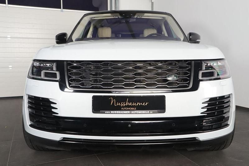 Weiß Gebraucht 2020 Land Rover Range Rover Vogue SUV | 54.889 € (Superpreis) - Bild 1/4