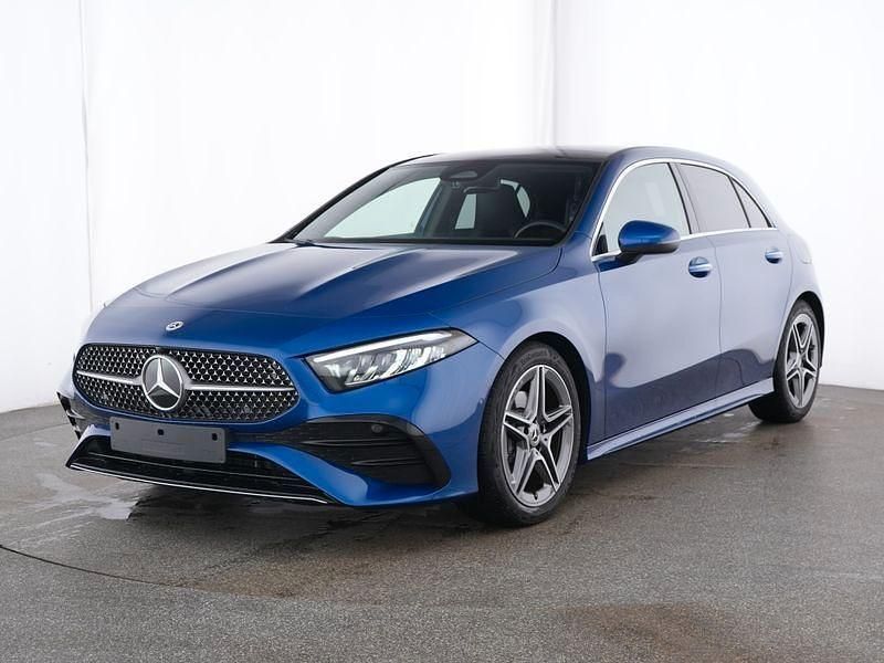 Metalliclack spektralblau Gebraucht 2024 Mercedes A200 Advanced Plus Limousine | 34.850 € (Fairer Preis) - Bild 1/4