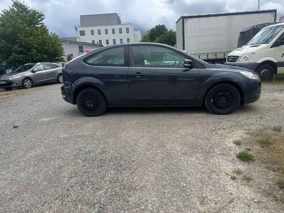 Gebraucht Ford Focus Style 101 PS (74 kW) 2009 Royalgrau met. Kleinwagen