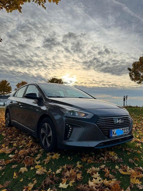 Grau Gebraucht 2019 Hyundai Ioniq Kleinwagen | 12.400 € (Guter Preis) - Bild 1/4