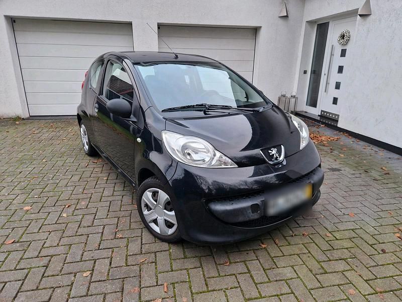 Schwarz Gebraucht 2008 Peugeot 107 Kleinwagen | 1.500 € (Fairer Preis) - Bild 1/4