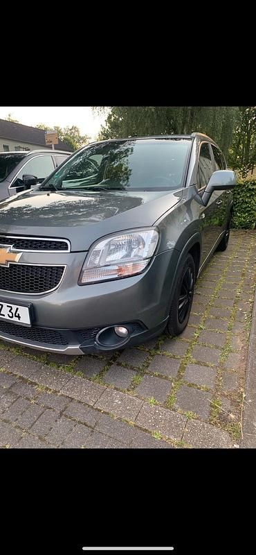 Grau Gebraucht 2012 Chevrolet Orlando Limousine | 5.250 € (Fairer Preis) - Bild 1/4